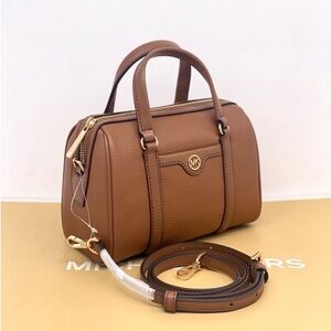 Michael Kors Travel Small
Duffle Leather Crossbody
Luggage